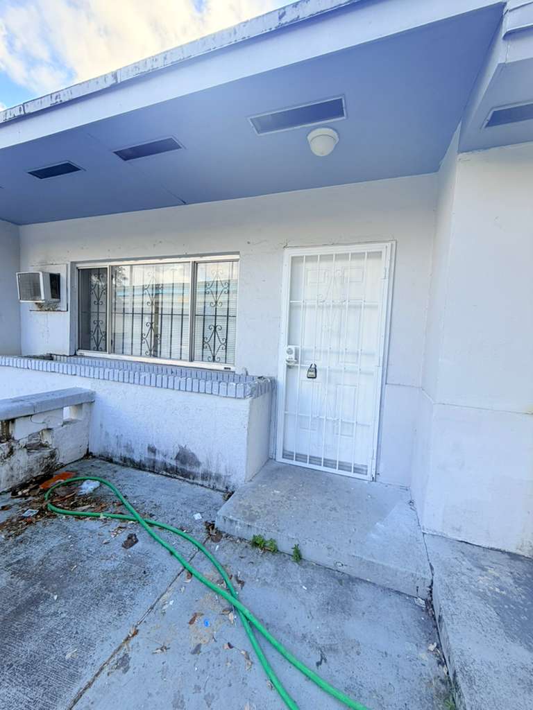 590 Nw  46 ST